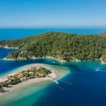 Yaz Tatilinde Ünlü Akını: Göz Kamaştıran Tatil Kareleri ve Trendler